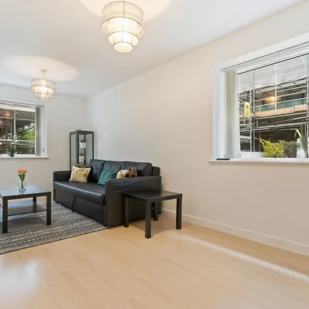 Luxury - Fast Wifi + Netflix Apartment